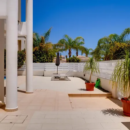 Βίλα Anthorina Gardens Retreat *