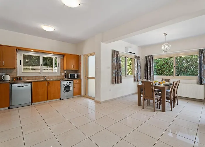 Anthorina Gardens Retreat ヴィラ パラリムニ